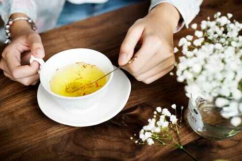 Drink Hydrangea or Dandelion Root Tea For Kidney Pain Treatment At Home